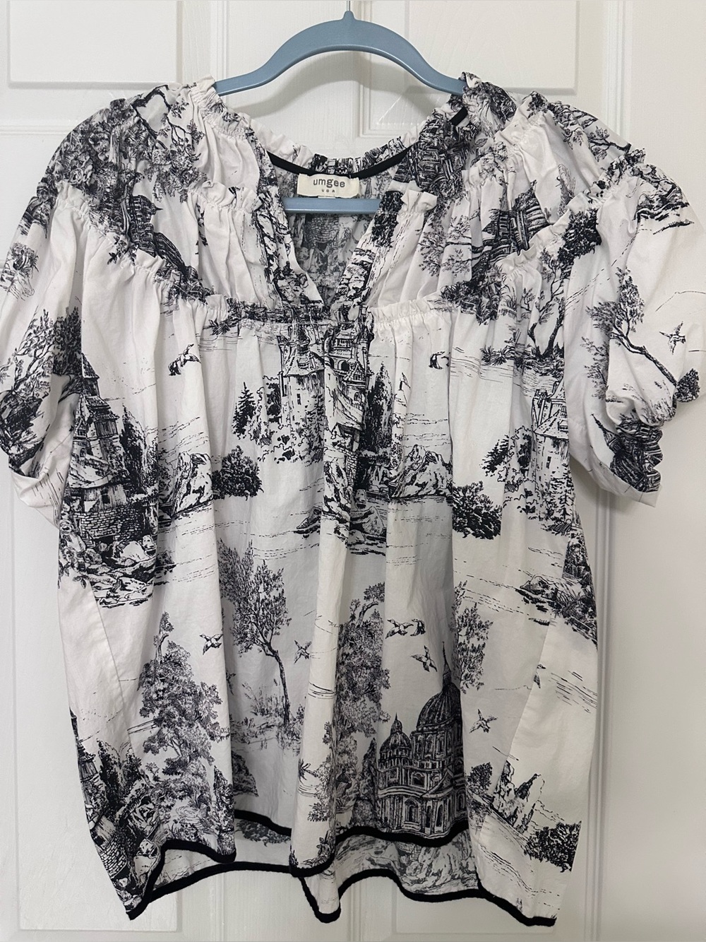 Umgee black & white toile print top